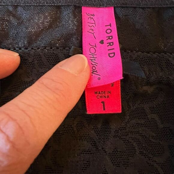 Torrid x Betsey Johnson Women Size 1 US 1X Sheer Lace Off Shoulder Catsuit Black - Picture 2 of 9